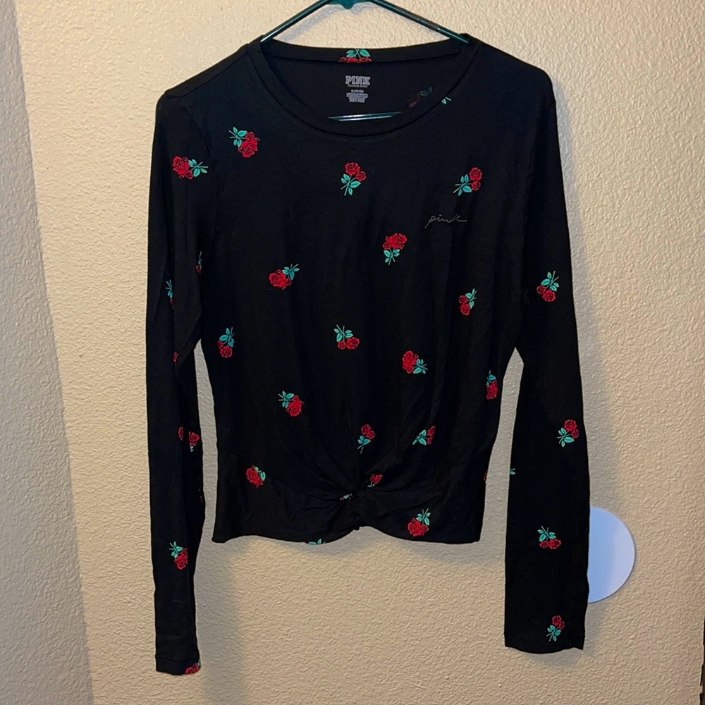 Medium Victoria Secret pink cropped rose shirt